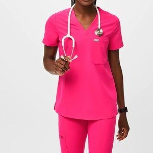 🩷 Figs Shocking Pink Scrub Set 🩷